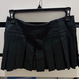 Alice + Olivia Black Pleated Mini Skirt